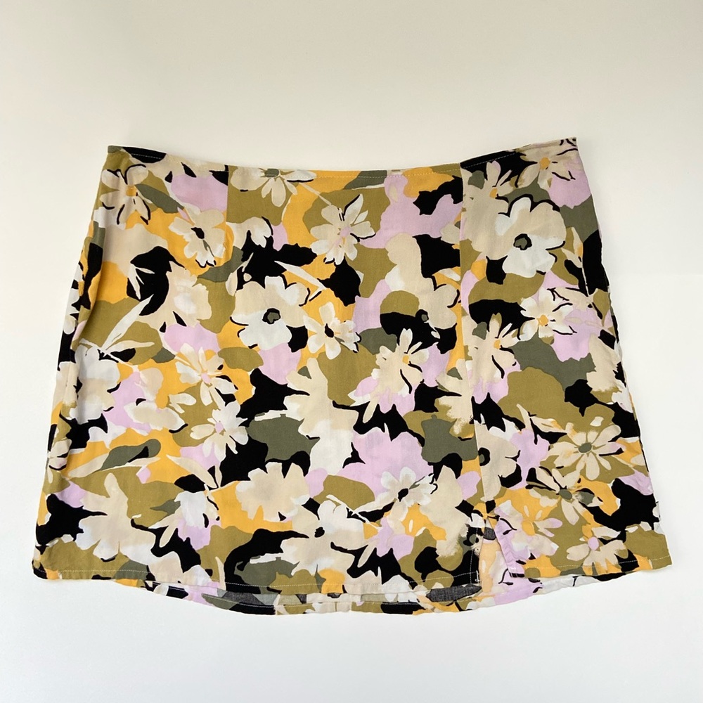 Quiksilver Womens Floral Mini Skirt with Small Slit